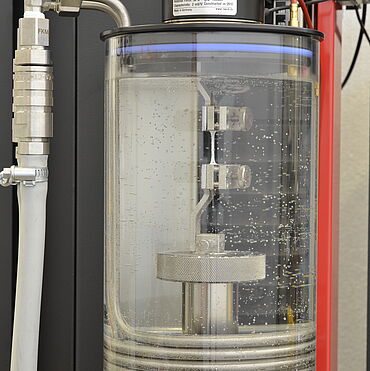 Prüfung von Brennstoffzellen: Zugversuch in Wasser
