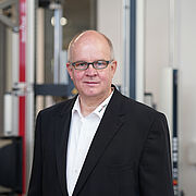 インダストリーマネージャー Helmut Fahrenholz - プラスチック産業のエキスパート - 摩擦係数決定のための試験機（COF試験機）