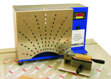 Fluter pro přípravu vzorků z papíru nebo vlnité lepenky pro zkoušky proti plošnému zborcení po zvlnění (CMT) podle ISO 7263 nebo TAPPI T 809